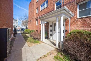 Main picture of 526 Kenyon St NW
