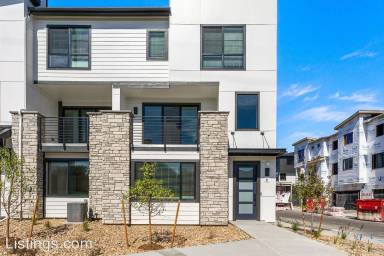 Main picture of 2068 S Holly St