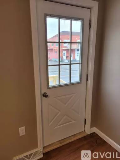 Main picture of 493 Main St