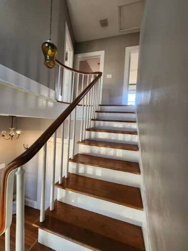Main picture of 1601 W Woodlawn Ave