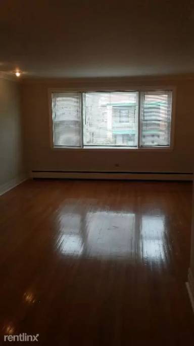 Main picture of 1625 W Balmoral Ave