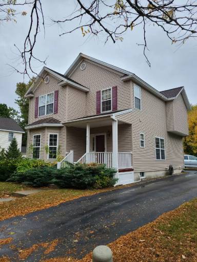 Main picture of 122 Elm St