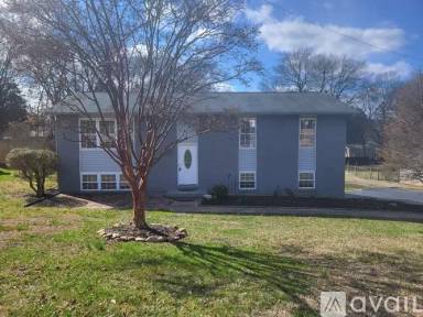 Main picture of 221 Amesbury Rd