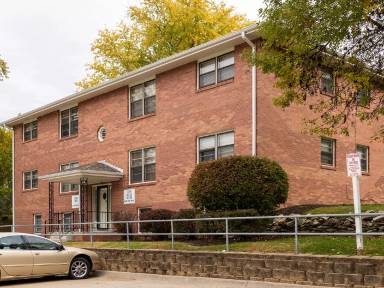 Main picture of 3215 S 108th St