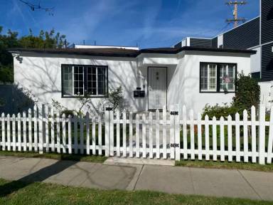 Main picture of 10947 Exposition Blvd