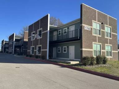 Main picture of 1700 Hampshire Pike