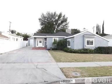 Main picture of 19018 Delano St