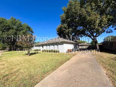 Main picture of 1700 Charlottsville Dr