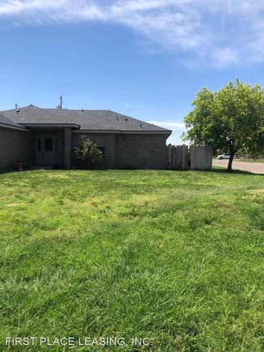Main picture of 2100 Hayes