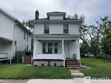 Main picture of 239 S Harris Ave