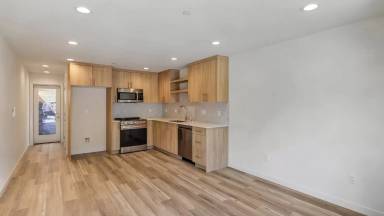 Main picture of 2822 S Walden St