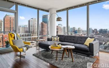 Main picture of 719 S Clark St