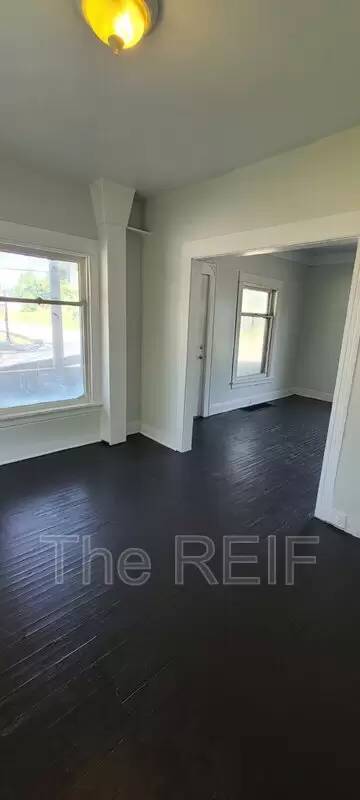 Main picture of 1140 Avenue B