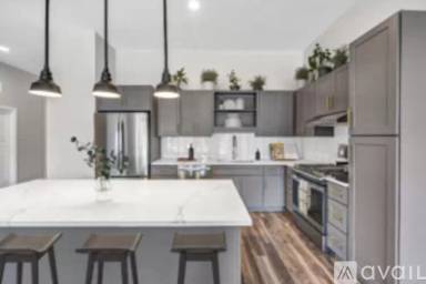 Main picture of 650 Elm Pl