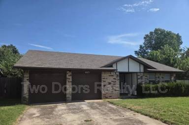 Main picture of 663 W Perry Dr