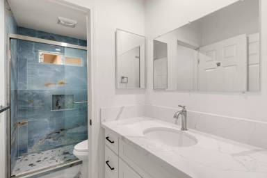 Main picture of 4953 Date St