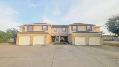 Main picture of 808 W Arroyo Park Ln