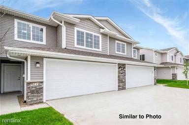 Main picture of 728 NE Conner Ct