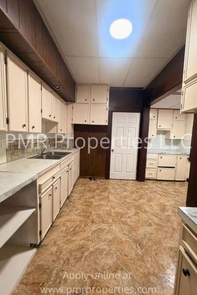 Main picture of 129 E Graham Ave