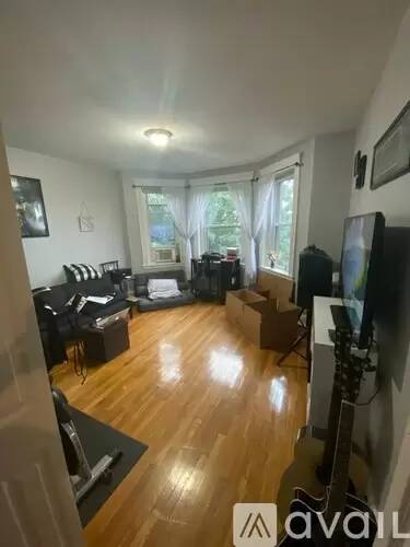 Main picture of 352 Riverway