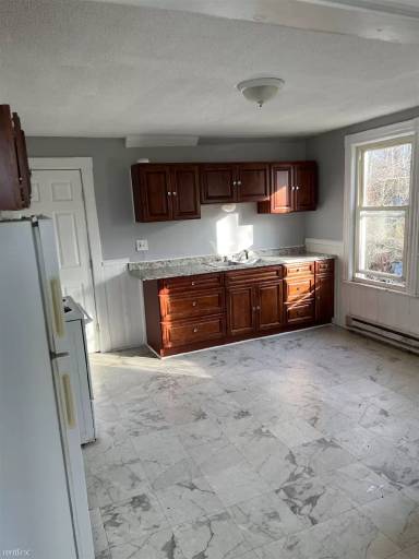Main picture of 85 Hickory St