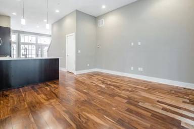 Main picture of 13 S Bank St
