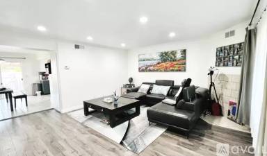 Main picture of 5092 Plaza Corona