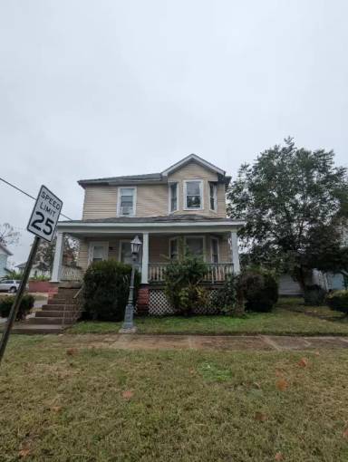 Main picture of 102 S 19th St