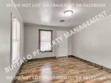 Main picture of 2933 Woodlawn Dr