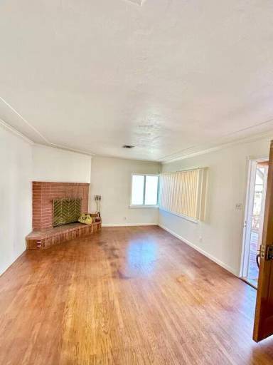 Main picture of 4609 Narragansett Ave