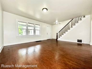 Main picture of 1015 E Walnut St 1019 Walnut St