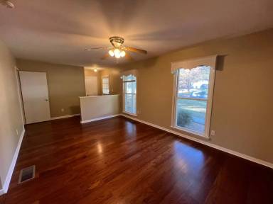 Main picture of 2604 Thornhill Rd NW