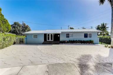 Main picture of 561 NW 48th Pl