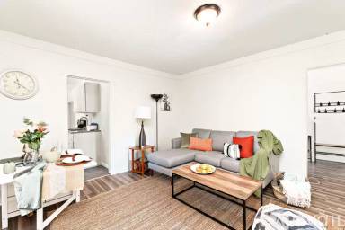 Main picture of 220 W Excelsior St
