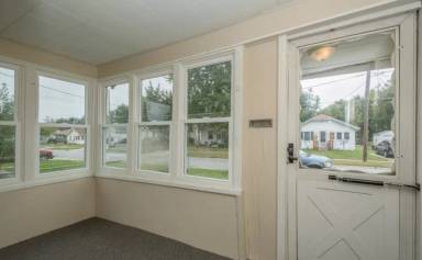 Main picture of 2935 Dubuque Ave