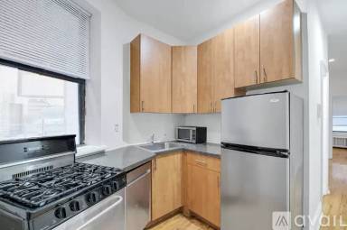 Main picture of 416 W 49th St