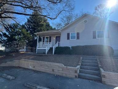 Main picture of 4 W 1st St