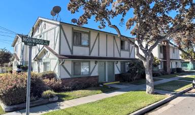 Main picture of 300 W Norwood Pl