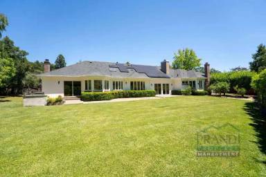Main picture of 121 Laurel Grove Ave