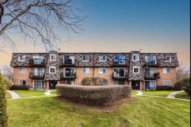 Main picture of 9395 Bay Colony Dr