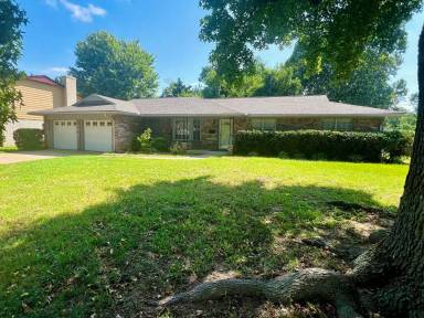 Main picture of 217 N Mercedes Dr