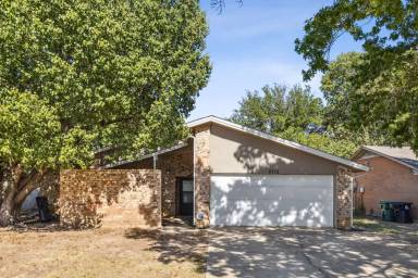 Main picture of 2712 N Bell Ave