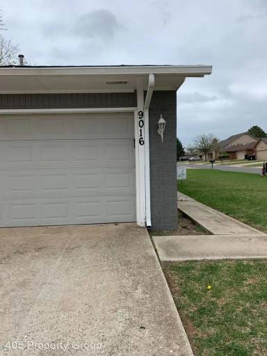 Main picture of 9020 N Rockwell Dr