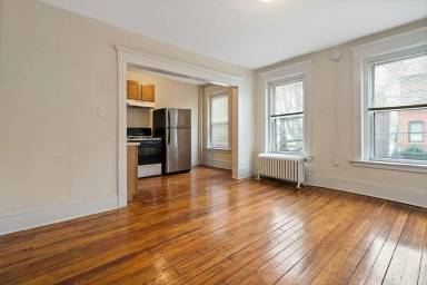 Main picture of 165 Park St