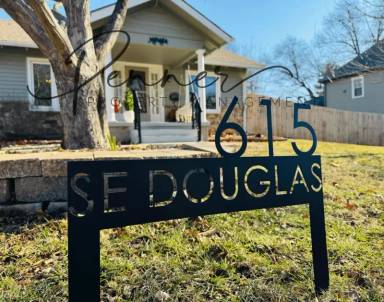 Main picture of 615 SE Douglas St
