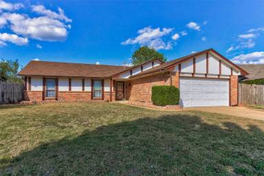 Main picture of 108 Lochwood Cir