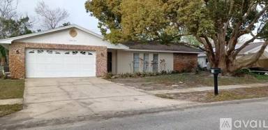 Main picture of 33 Woodlake Dr