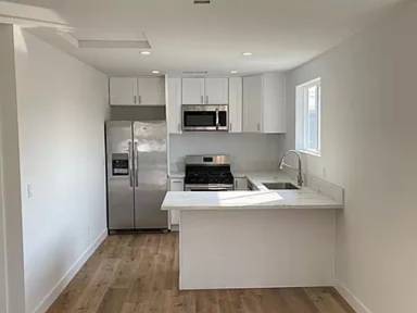 Main picture of 2428 1/2 Houston St