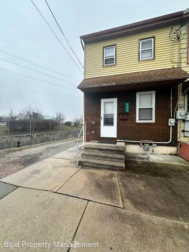 Main picture of 124 N 4th St