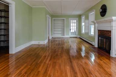 Main picture of 8 Oak Ave